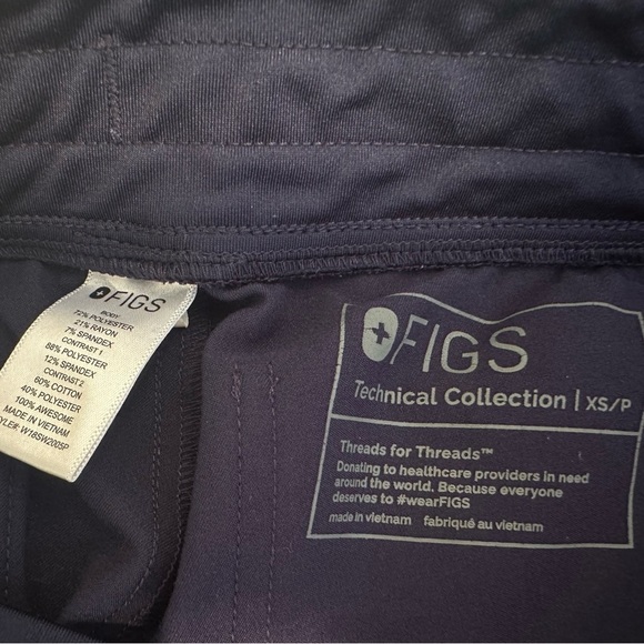 Figs Navy Technical Scrubs (Zomara Pant, Catarina Top) - Picture 7 of 10